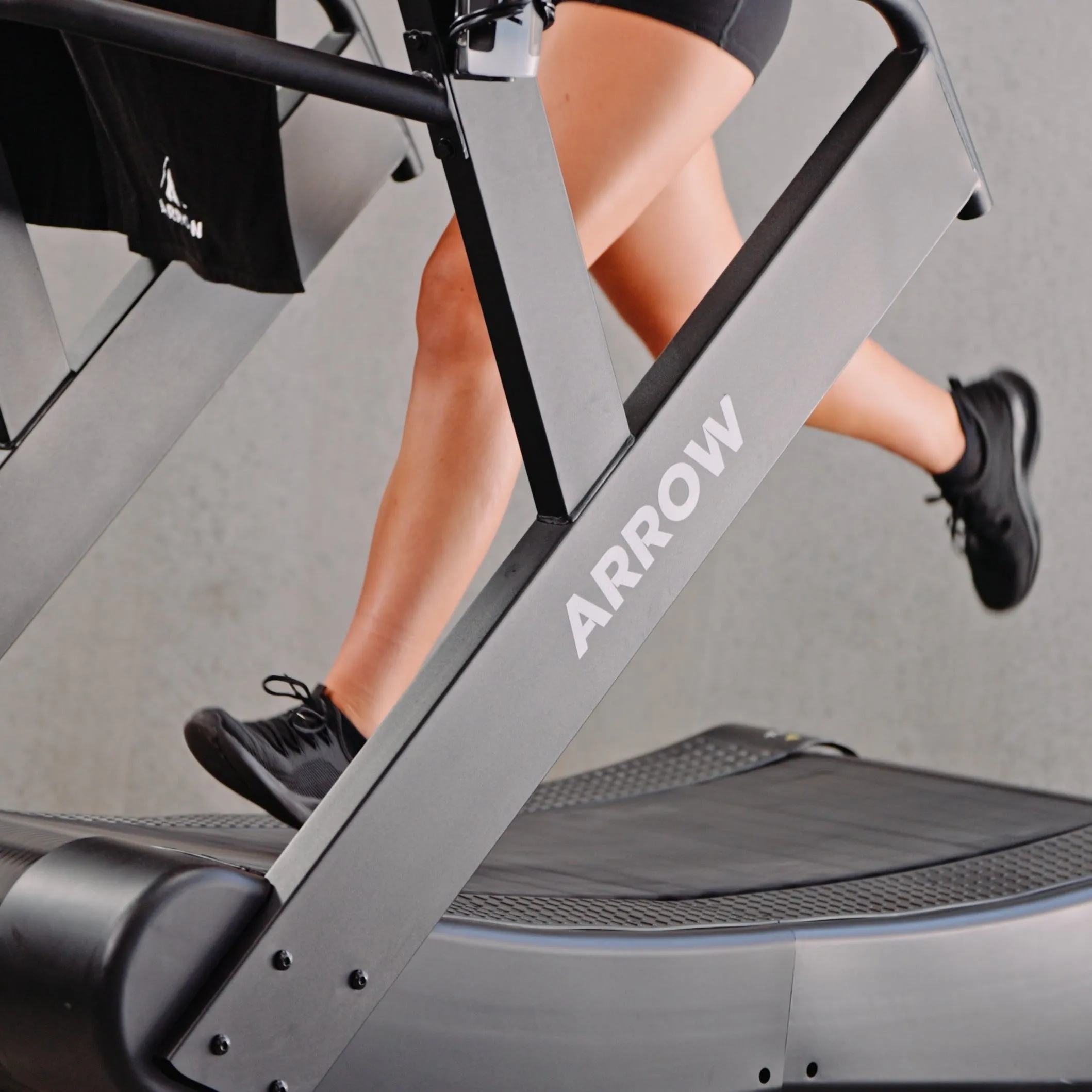 ARROW® Studio Curve Runner Treadmill